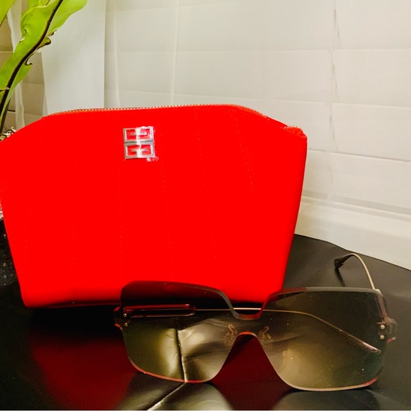 Givenchy Toiletry bag/ cosmetic/ makeup bag/ pouch / case NWOT - Picture 3 of 15